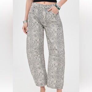 Free People Printed Good Luck Mid Rise Barrel Jean size 30